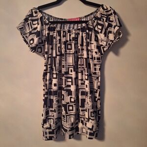 Out of Order Black and White Geometric Square Print Top Size XL